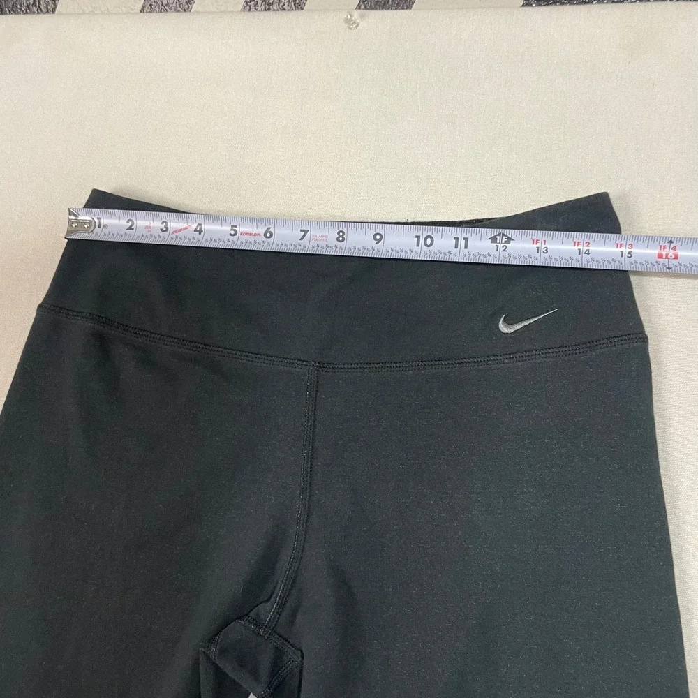 Nike Dri-FIT Black Cropped Capris Wavy Grey Stripe Print Yoga Leggings - Size L - Picture 6 of 7
